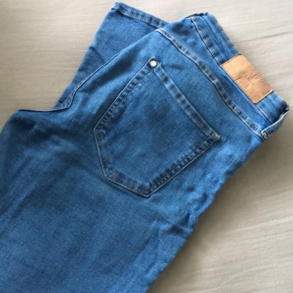 Skinny Coup Jean - Picture 2 of 9